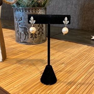 Beautiful leaf Pearl Earrings